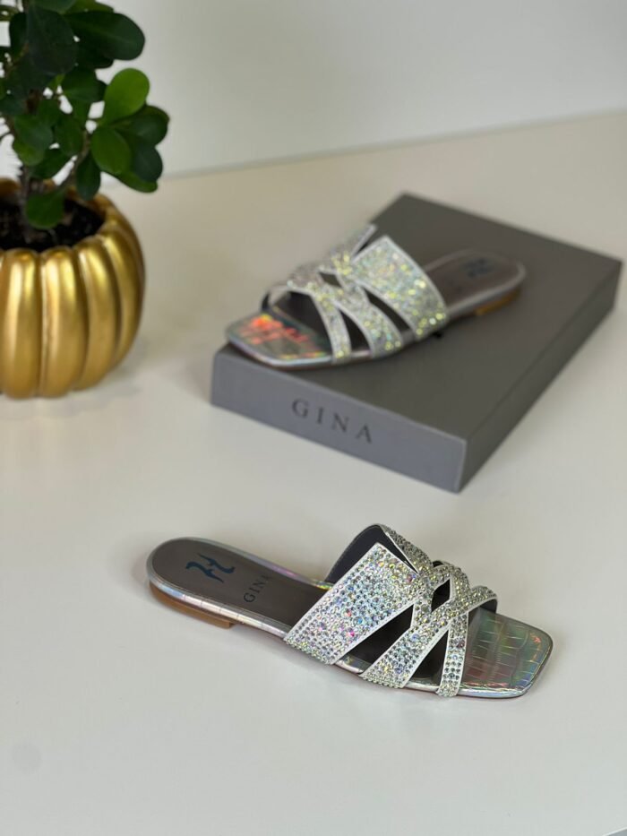 GINA FLAT
