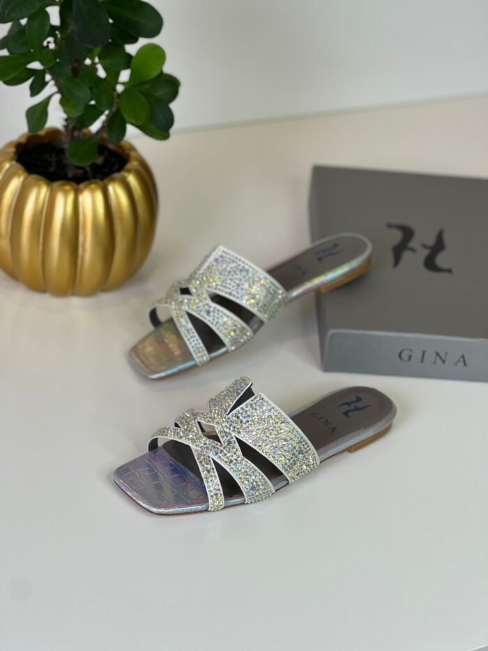 GINA FLAT