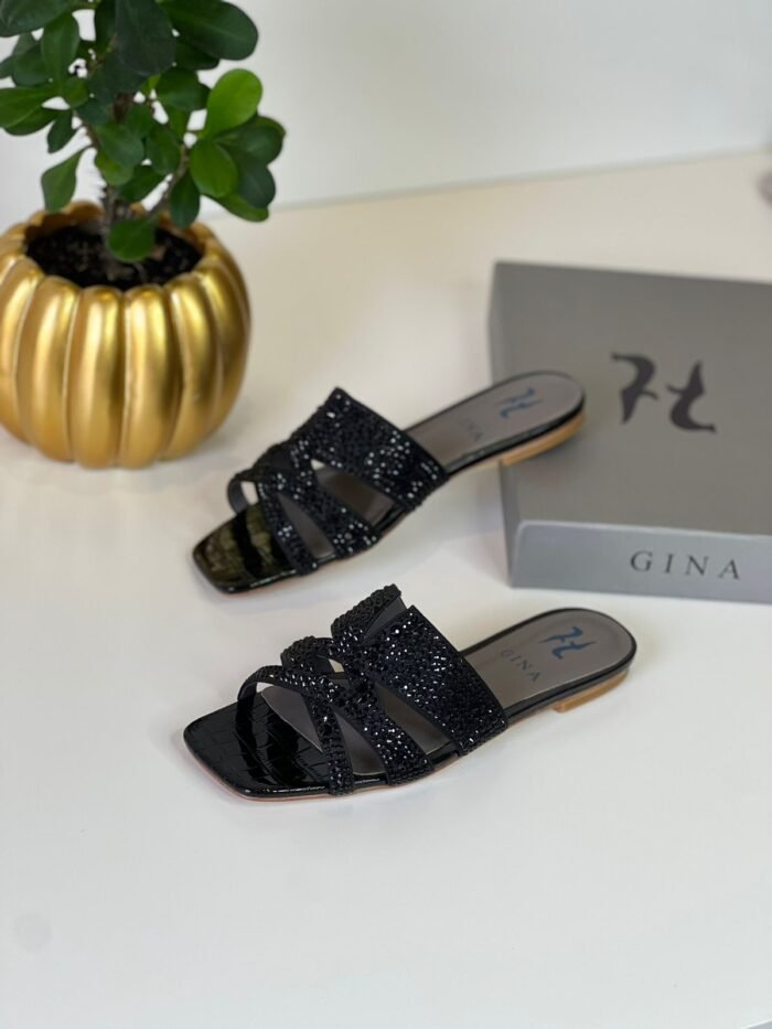 GINA FLAT