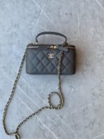 CHANEL VANITY - Image 2