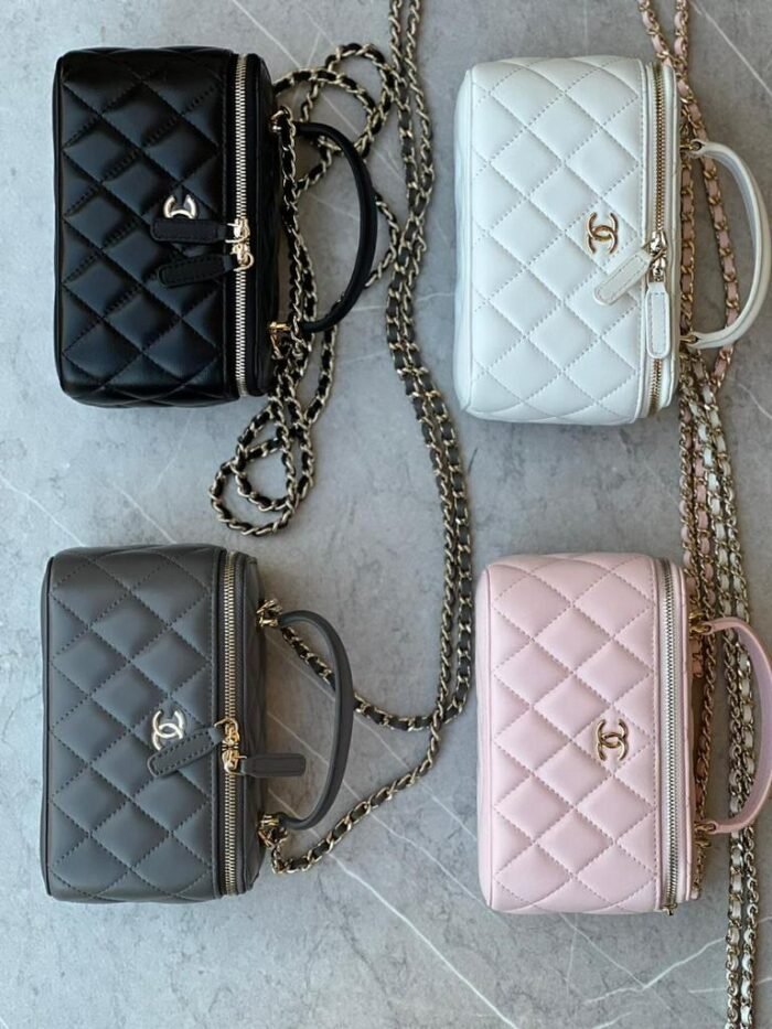 CHANEL VANITY - Image 1