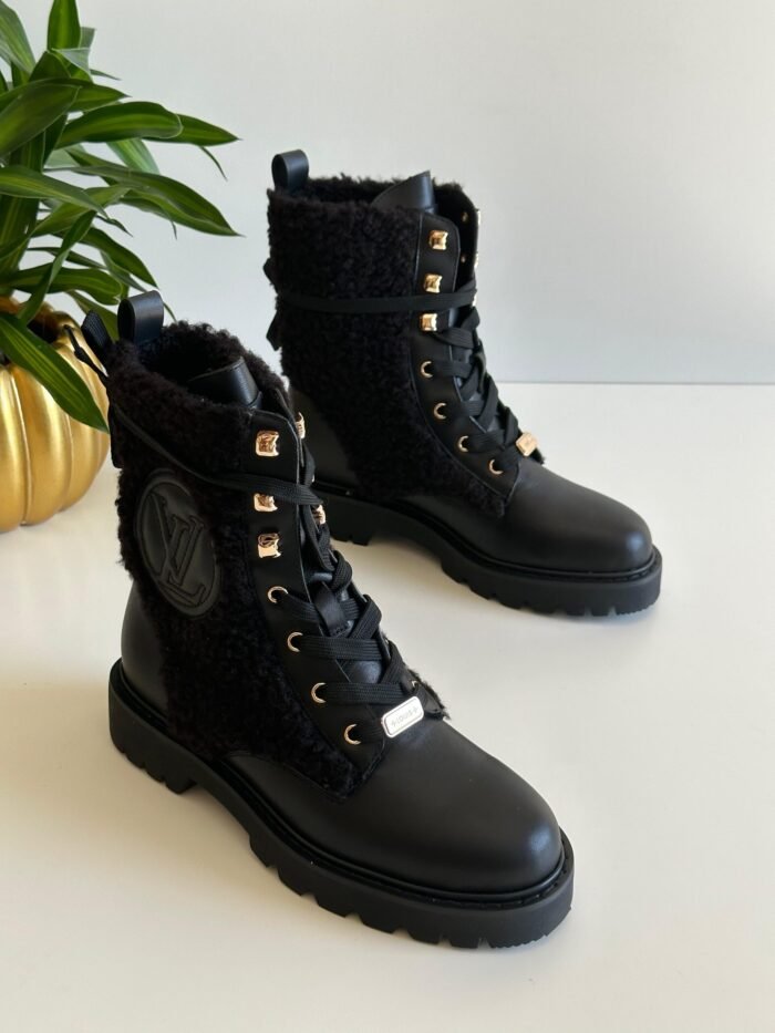LOUIS VUITTON BOOT - Image 2