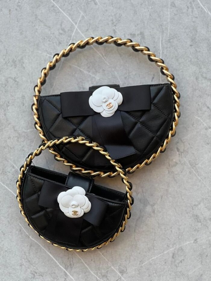 CHANEL FLAP CAMELLIA CRUSH - Image 1