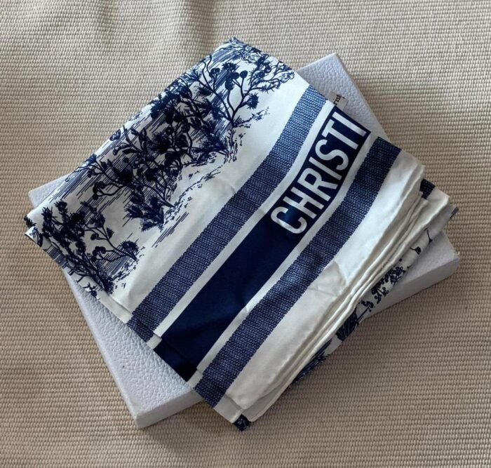 DIOR 90x90 CM - Image 1